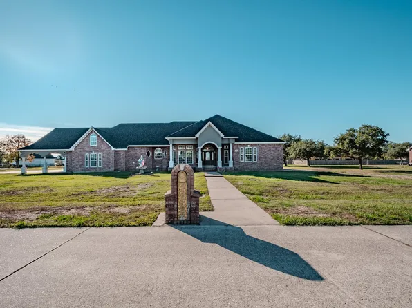 9018 Water Point Dr, Beach City, TX 77523