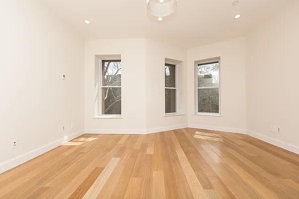 Rented by Remax Real Estate Professionals | media 33