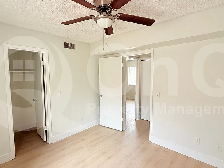 912 N Revere #202 — Photo 8