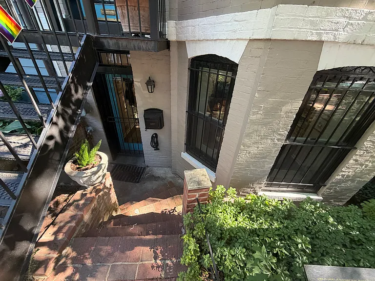 1439 Swann St NW #A — Photo 10