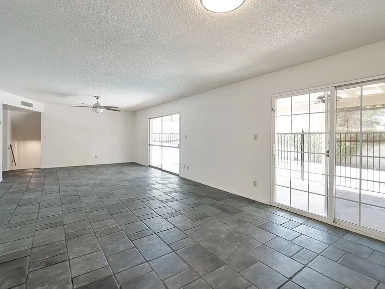 1633 E La Jolla Dr — Photo 16