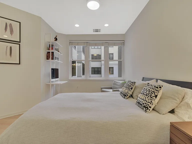 1300 Grand St #417 — Photo 18