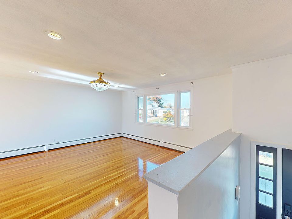 1st image of 10 Ponderosa Dr