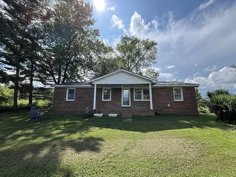 481 McQuade Cir — Photo 1