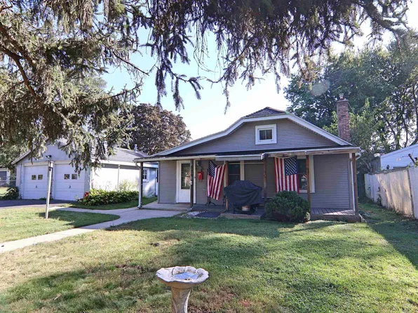 826 Eisenhower Ave, Janesville, WI 53545