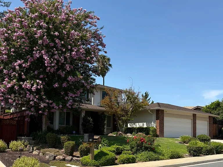 1819 Yolanda Cir — Photo 1