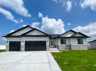 605 Brooking Cir, Hastings, NE 68901