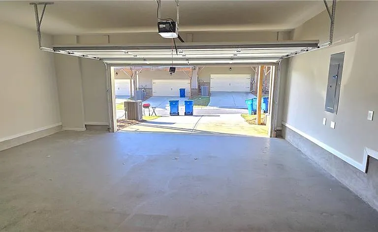 3608 Hidden Valley Cir — Photo 46