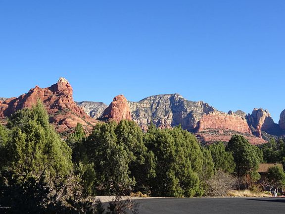 2nd image of 105 Pinon Woods Dr