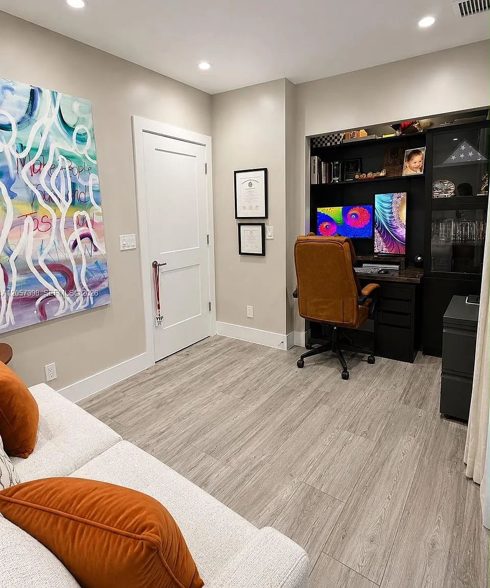 3 bed, 2.0 bath, 1794 sqft, $4,200 — Photo 4