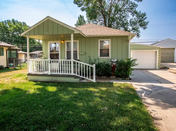 1823 Bateman St, Hastings, NE 68901