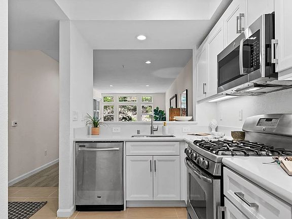 4th image of 313 Crescent Ct