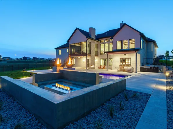 18264 Valleyview Cir, Clive, IA 50325
