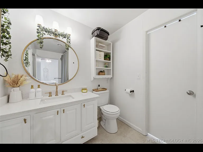 318 E Maple St — Photo 11