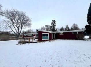 2 Martin Ln, North Oaks, MN 55127