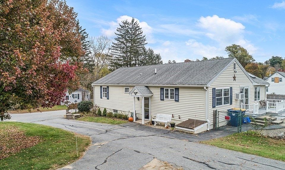 8 Spinney Ave, Plaistow, NH 03865 Zillow