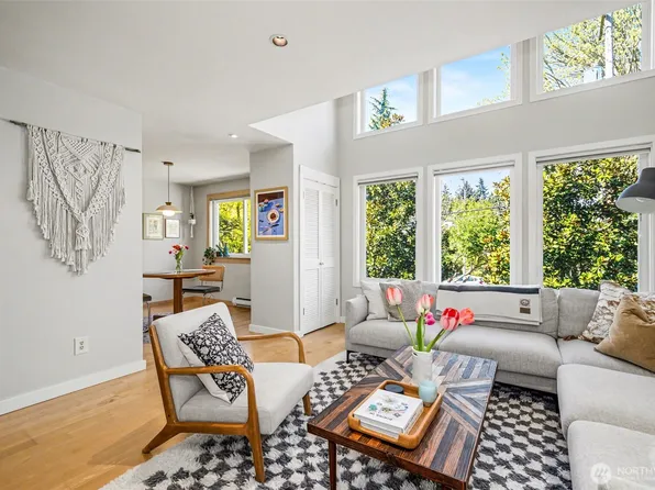 3423 W Government Way #7, Seattle, WA 98199