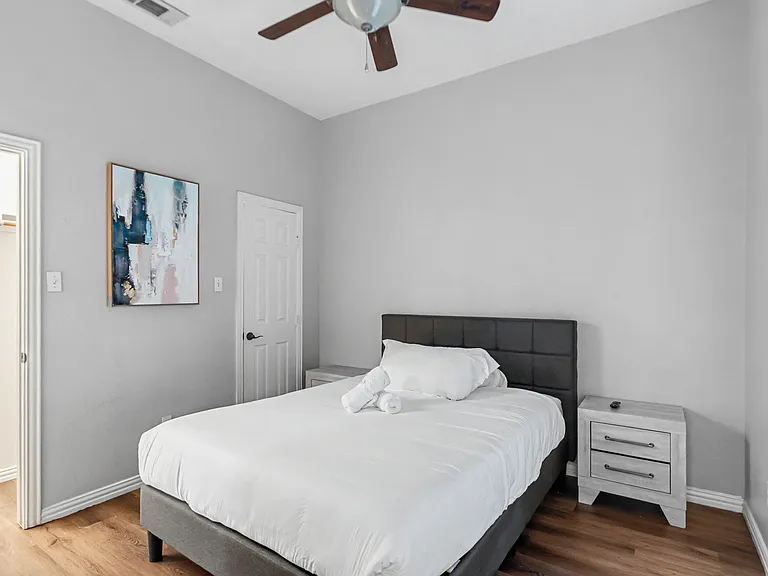 2451 Valley View Dr — Photo 3