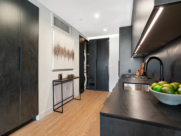 Venue Residences — Photo 80