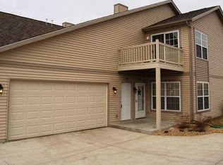 3244 Rye Ridge Trl, Freeport, IL 61032