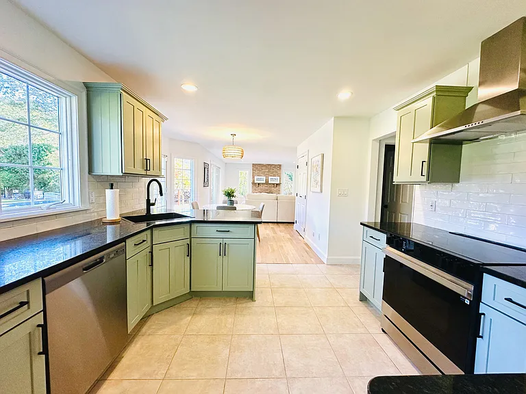 10 Ginny Ln — Photo 12