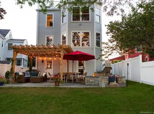 331 Riverside Dr, Fairfield, CT 06824