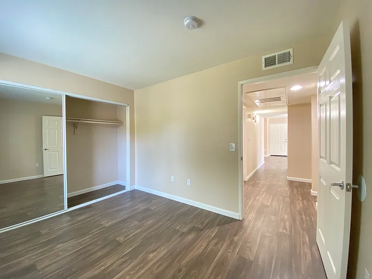 Sunny Creek Apartments — Photo 5