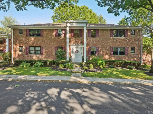 432 Somerset Drive #M, Pearl River, NY 10965