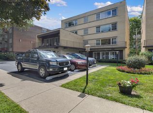 947 Pleasant St #1AE, Oak Park, IL 60302
