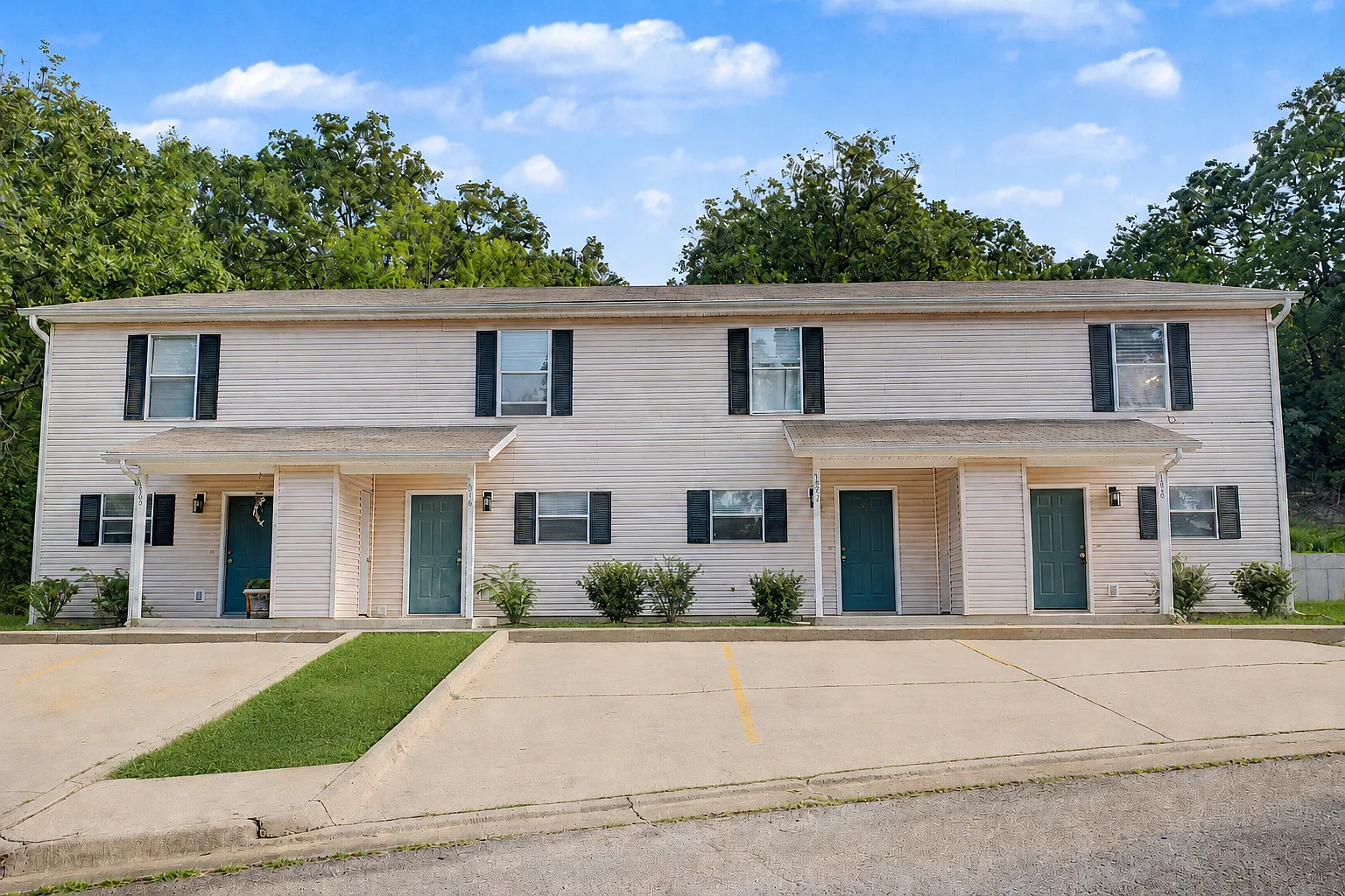 2 bed, 1.5 bath, 1100 sqft, $1,250 — Photo 1