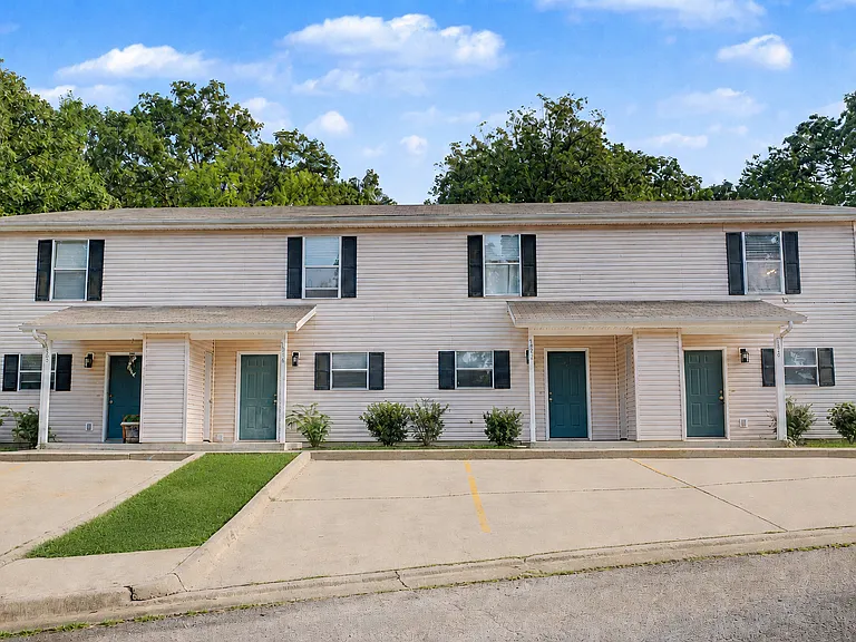 1364 E Sequoyah Ct — Photo 1