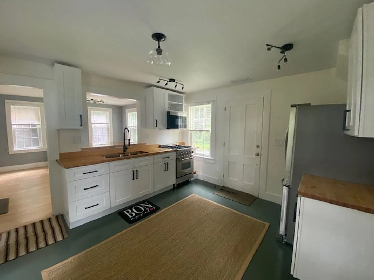 12 Lowell St — Photo 3