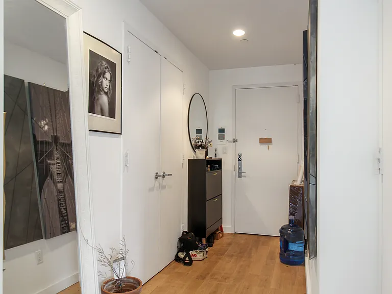 517 W 46th St #307 — Photo 9