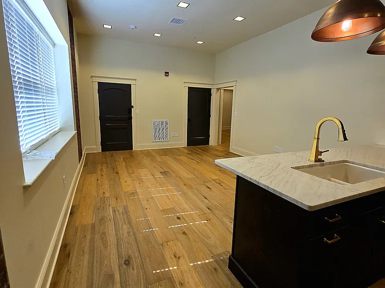 109 W Church St #B — Photo 11