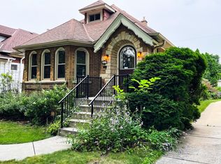 2621 N 69th St, Wauwatosa, WI 53213