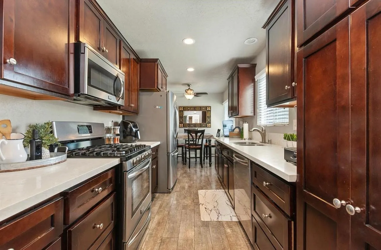 1106 W Indianapolis Ave — Photo 3