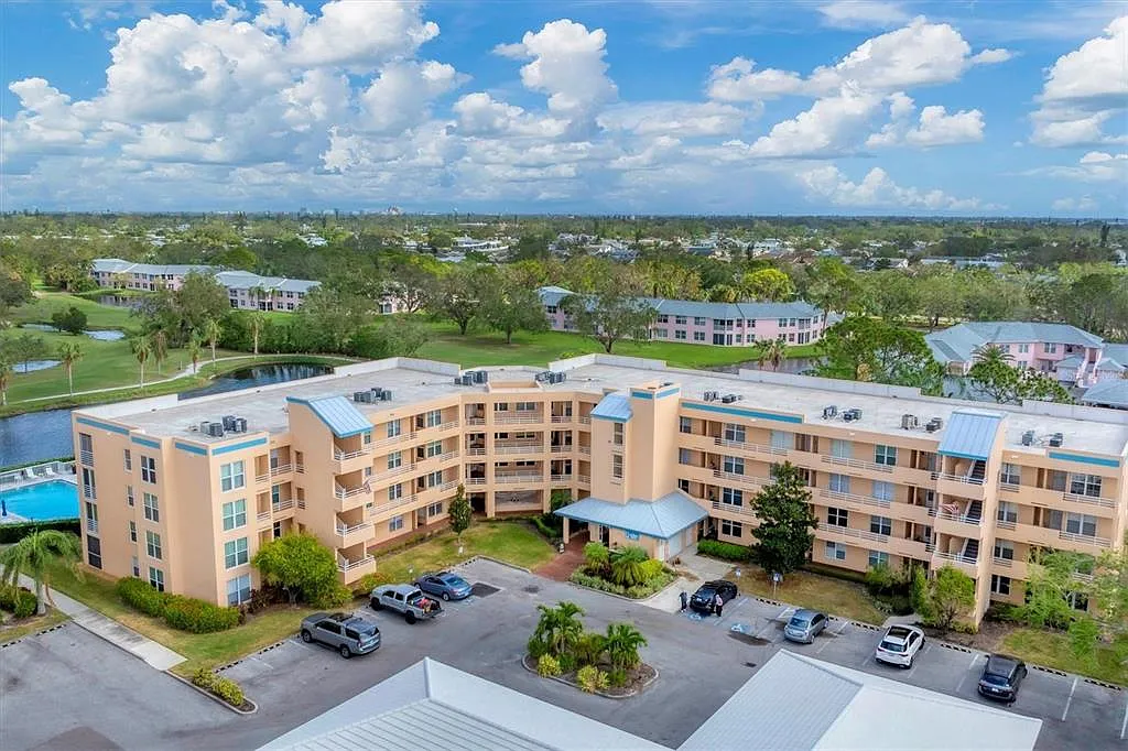 2 bed, 2.0 bath, 1256 sqft, $2,000 — Photo 3