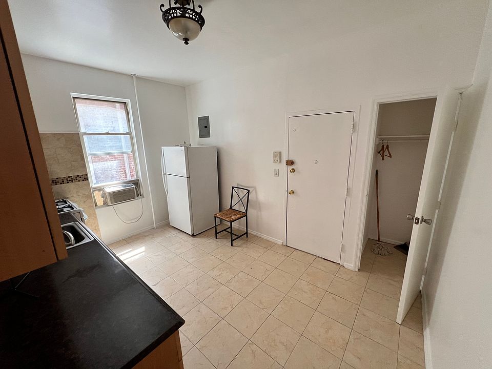 Kitchen and dining area with pantry/closet
