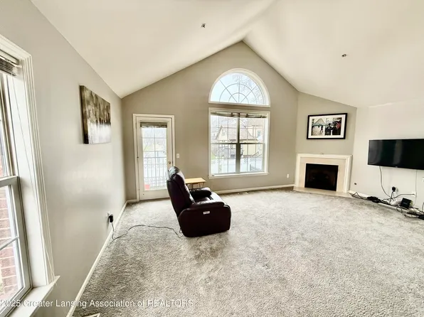 647 Worthington Dr, Lansing, MI 48906