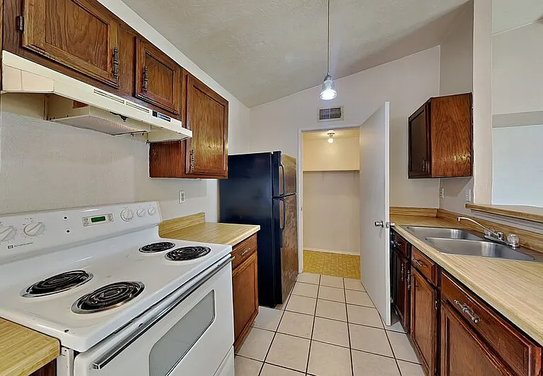 7313 Pineberry Rd — Photo 5