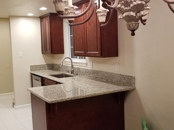 Kitchen & eat in area