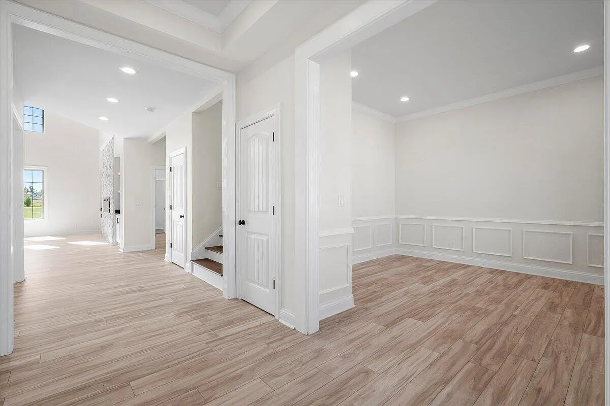 5 bed, 4.5 bath, 4830 sqft, $5,000 — Photo 3
