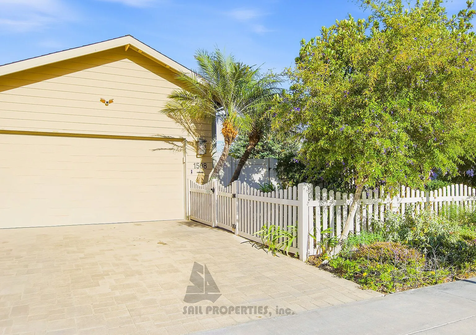 Comfortable one-bedroom, one-bath front house in Huntington Beach — Photo 2