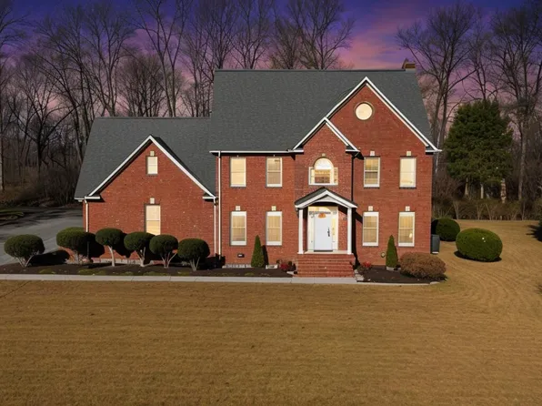 2832 Kensington St, Athens, TN 37303