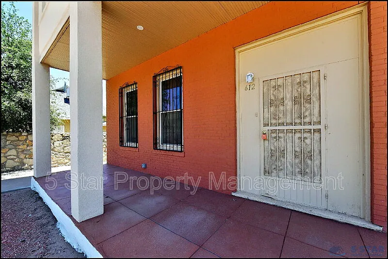 5 bed, 2.0 bath, 2681 sqft, $1,995 — Photo 4