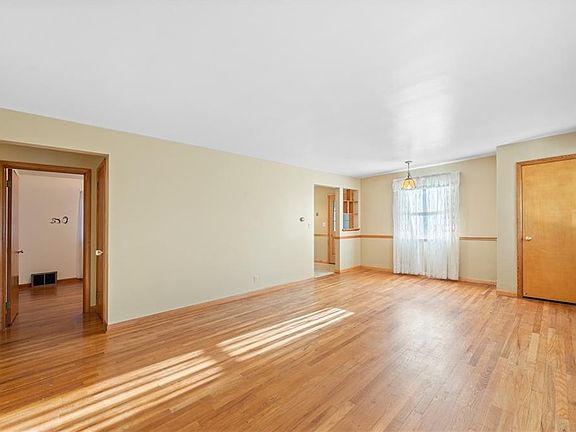 5th image of 450 Taylor Ave