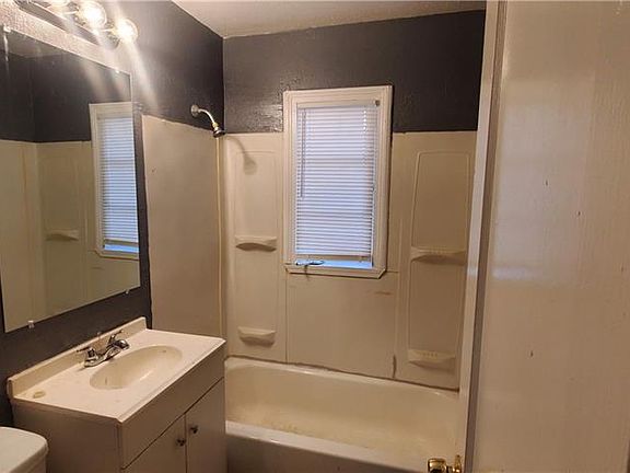 4th image of 7244 Agnes Ave