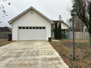 305 Summerchase Dr, Calera, AL 35040