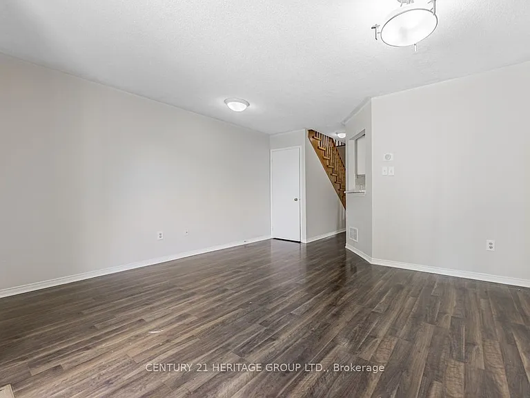 5602 Cortina Cres — Photo 6