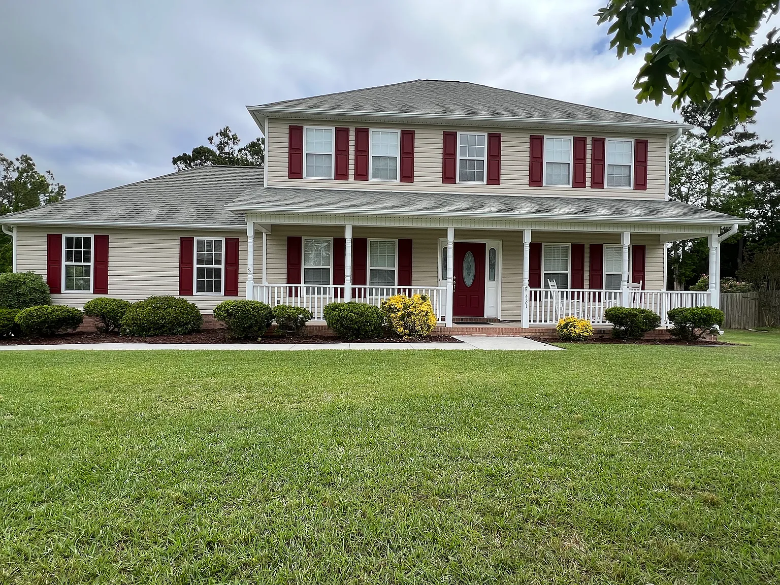 4 bed, 2.5 bath, 2030 sqft, $2,500 — Photo 1